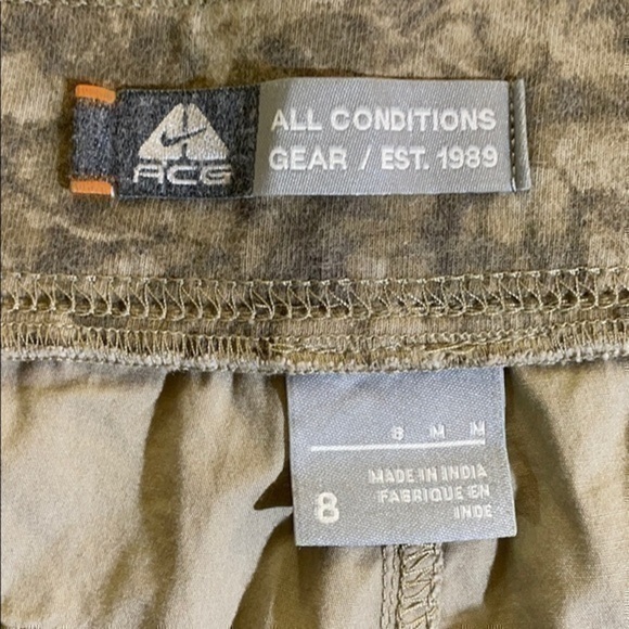 Nike ACG | Khaki Capri Short Hiking Pants - Picture 6 of 6
